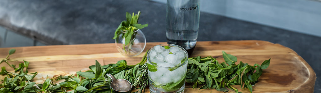 Sprudelwasser mit Kräutern Cocktail Rezept